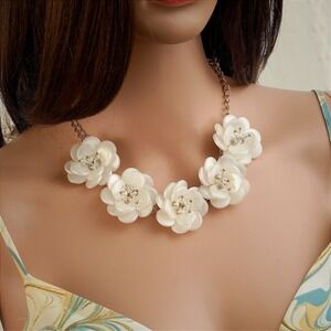 Chic Statement‎ Flower Necklace Gold Tone White Acrylic Rhinestone Bib